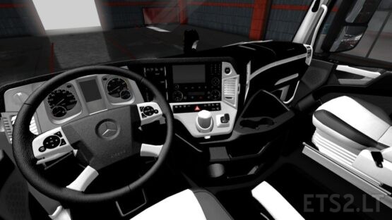 Mercedes Benz MP4 White wod Interior